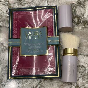 Laura Geller Retractable Angled Kabuki Brush - Gold and Cream